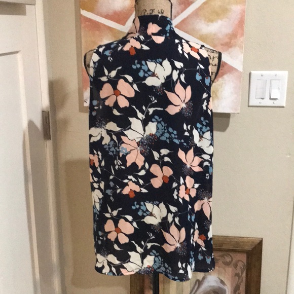 Floral Top - Picture 4 of 4